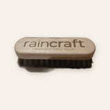 RainCraft logolu ahşap saplı at kılı deri bakım fırçası